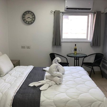 Hotel Room Service Бат-Ям Экстерьер фото