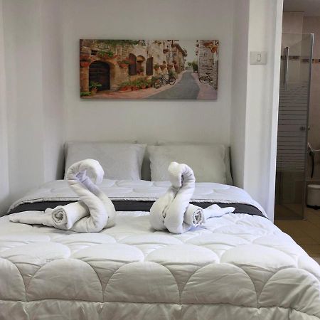 Hotel Room Service Бат-Ям Экстерьер фото