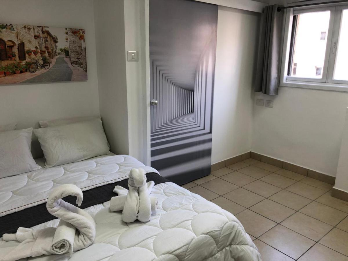 Hotel Room Service Бат-Ям Экстерьер фото