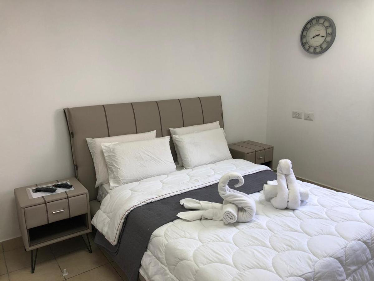 Hotel Room Service Бат-Ям Экстерьер фото