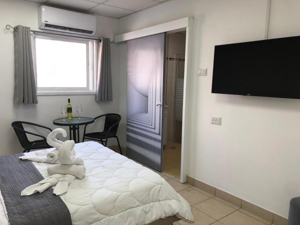Hotel Room Service Бат-Ям Экстерьер фото