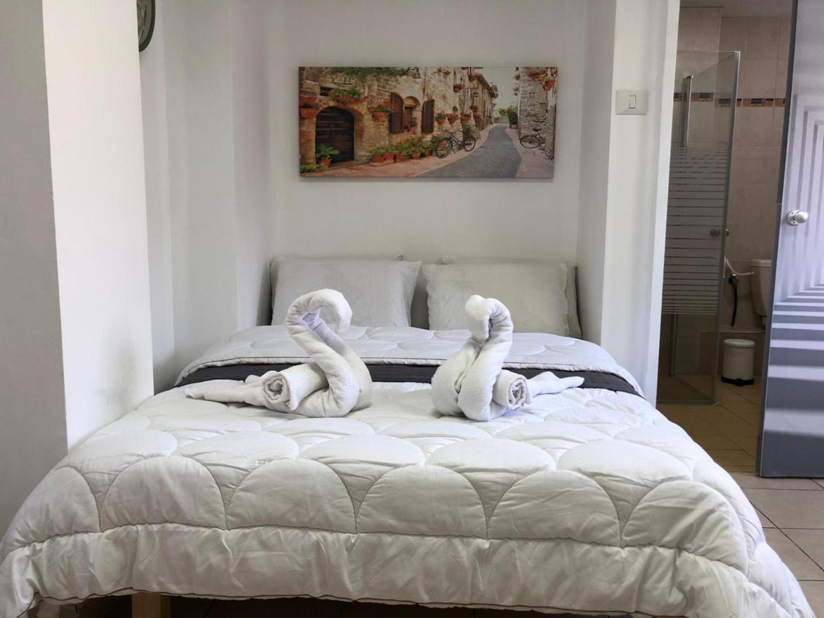 Hotel Room Service Бат-Ям Экстерьер фото