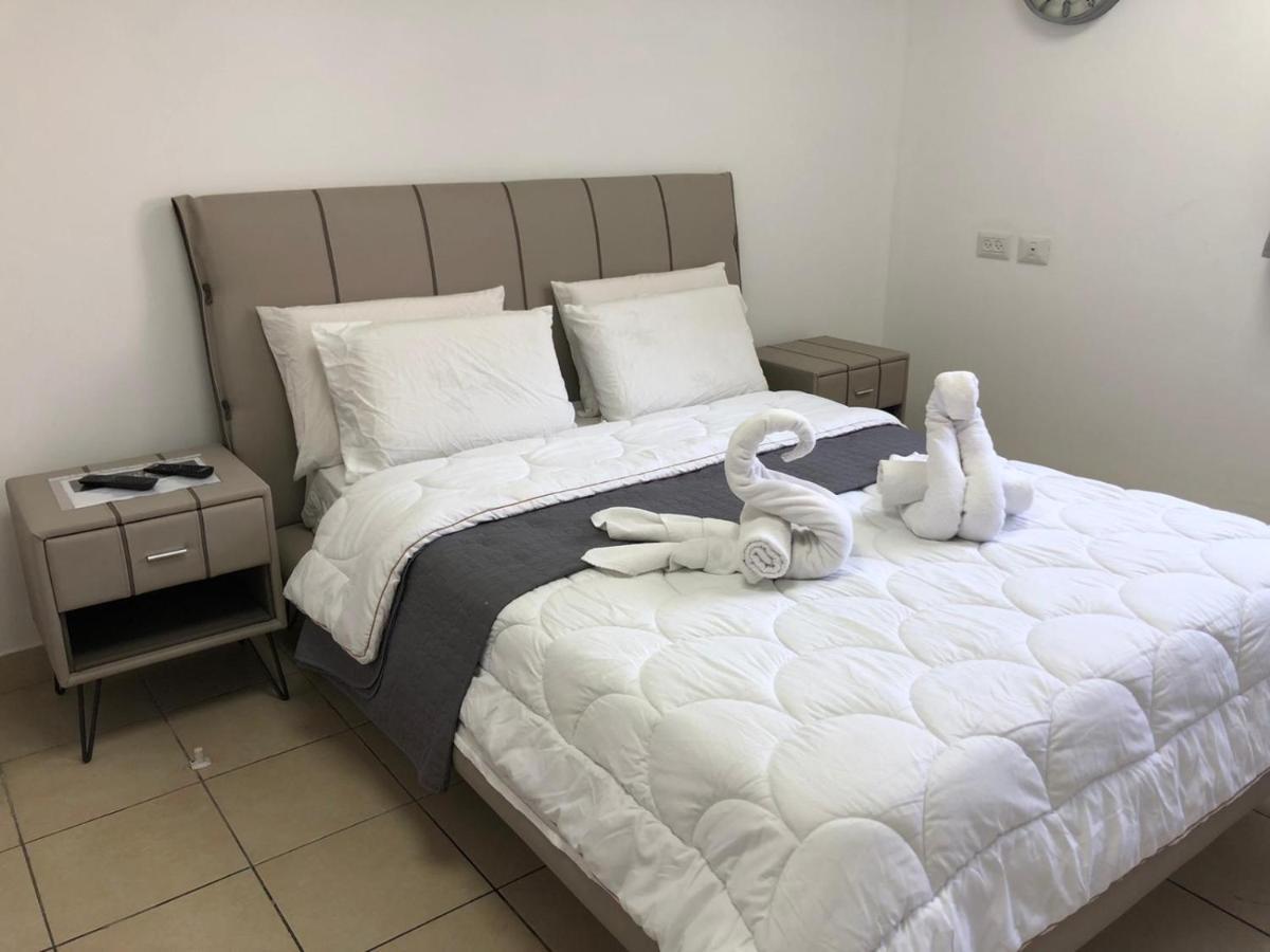 Hotel Room Service Бат-Ям Экстерьер фото
